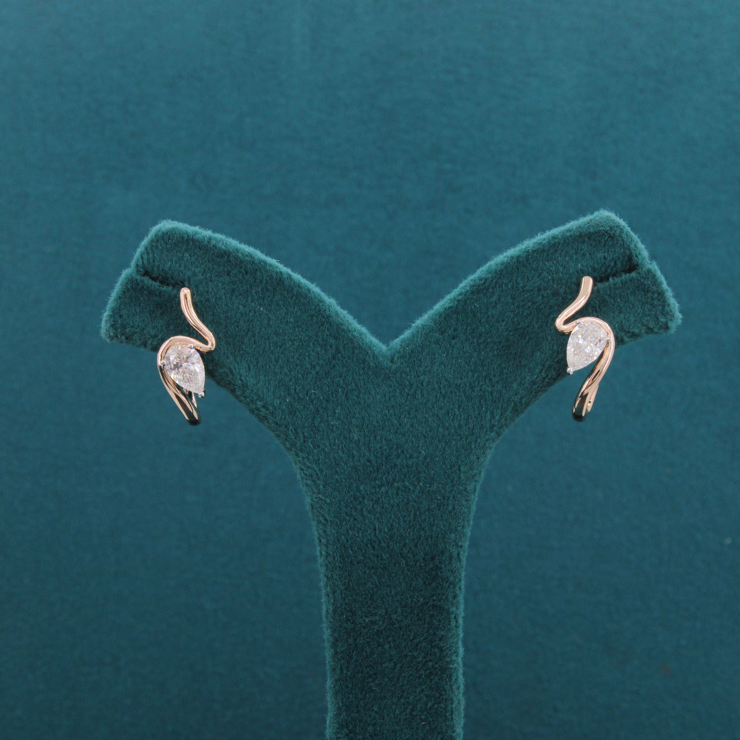 Nivora Axis Diamond Earrings