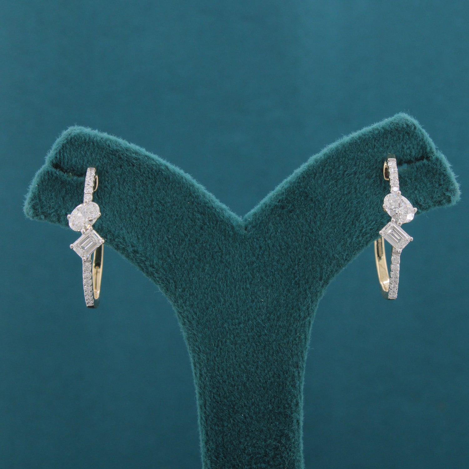 Arvion Crest Diamond Earrings