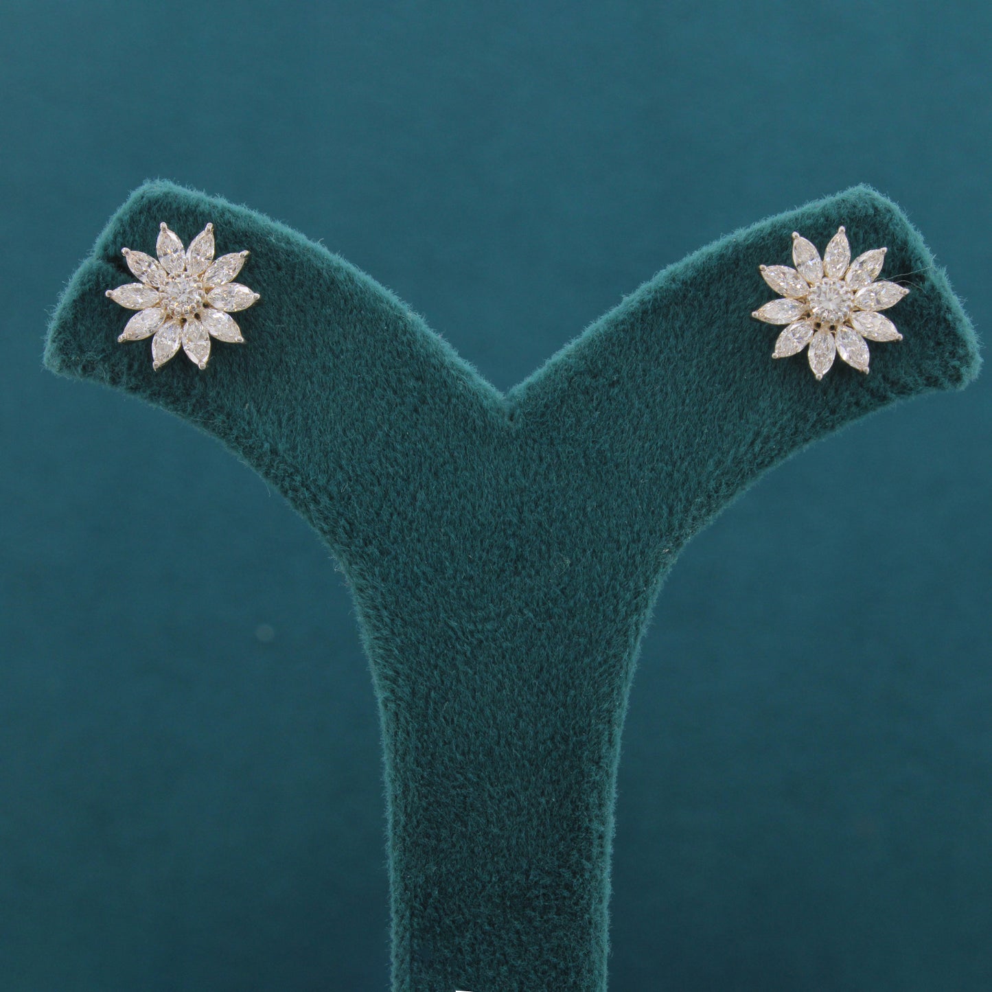 Vionne Glow Diamond Classic Earrings