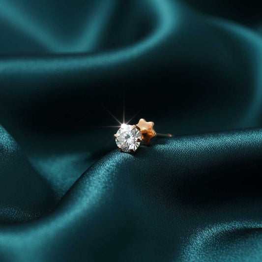 Taruni Solitaire Diamond Nose Pin