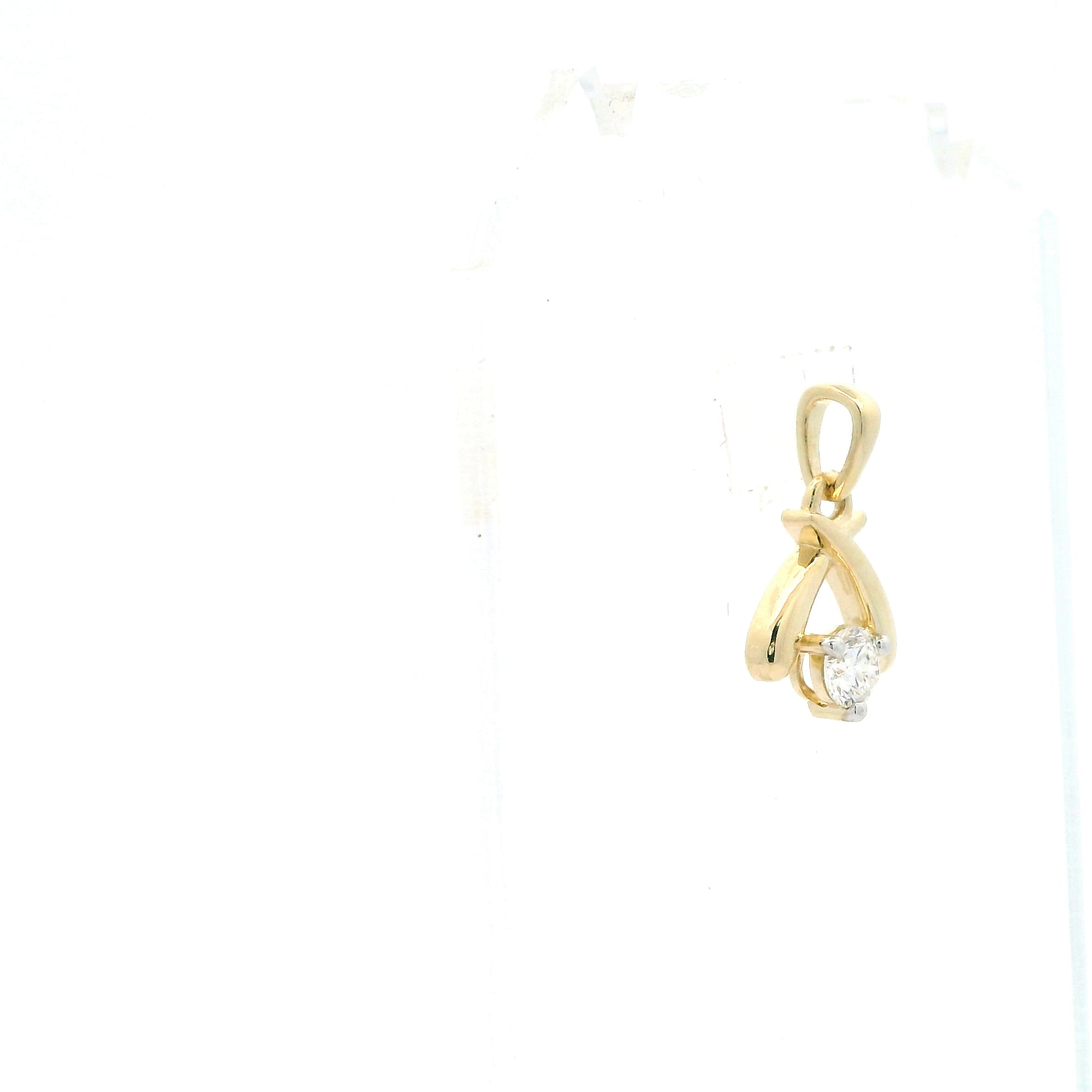 Oselia Solitaire Diamond Pendant with chain