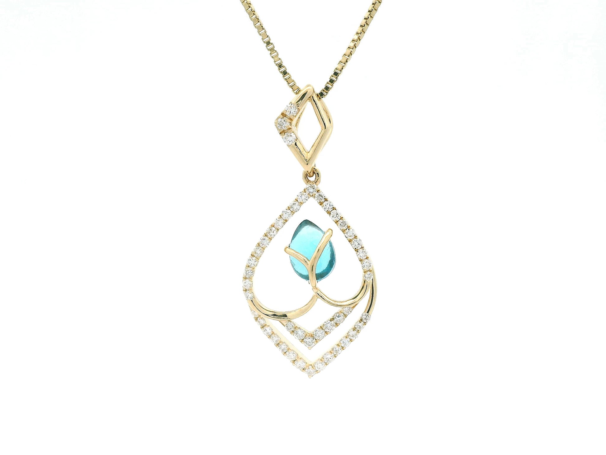 Nyari Curve Diamond Pendant with Chain