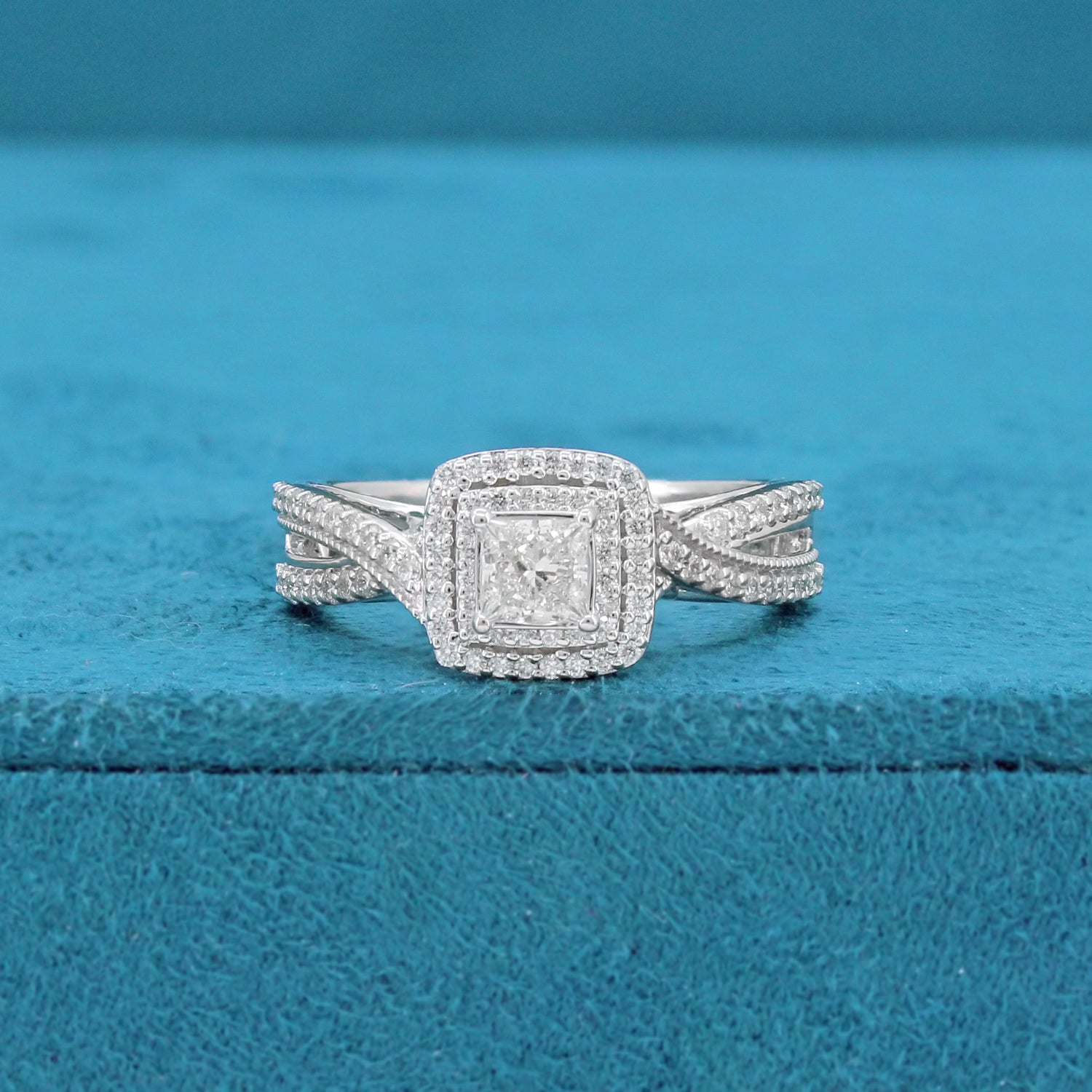 Arovia Diamond Ring