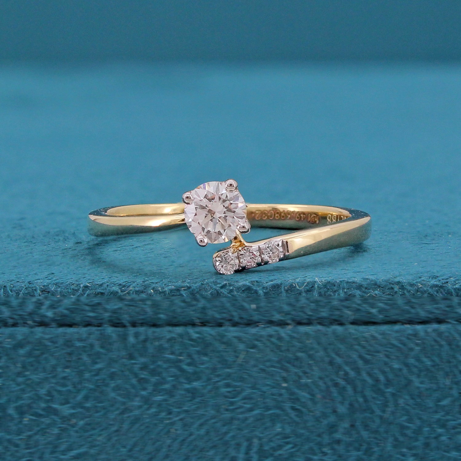 Neve Diamond Ring