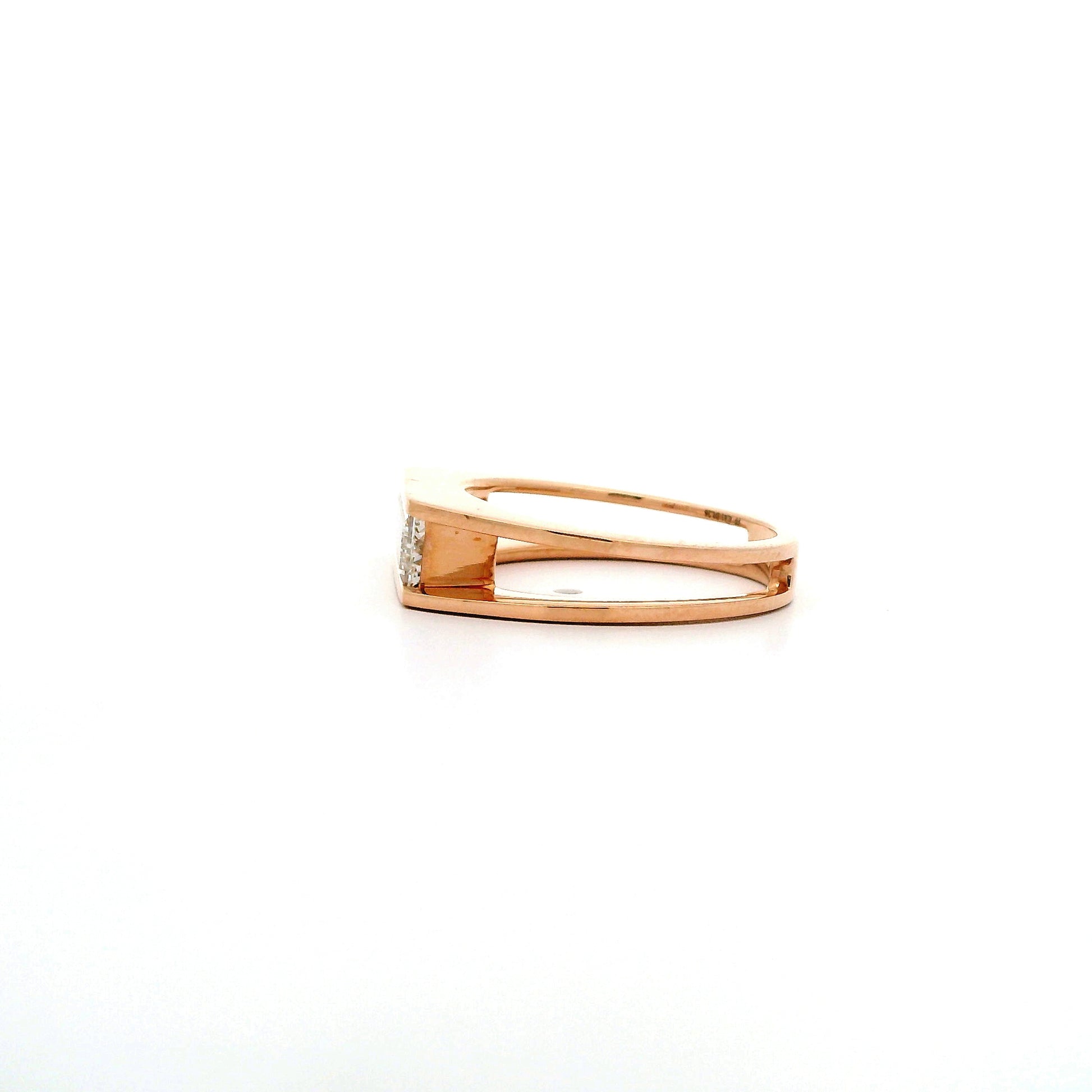 Aluné Solitaire Diamond Ring