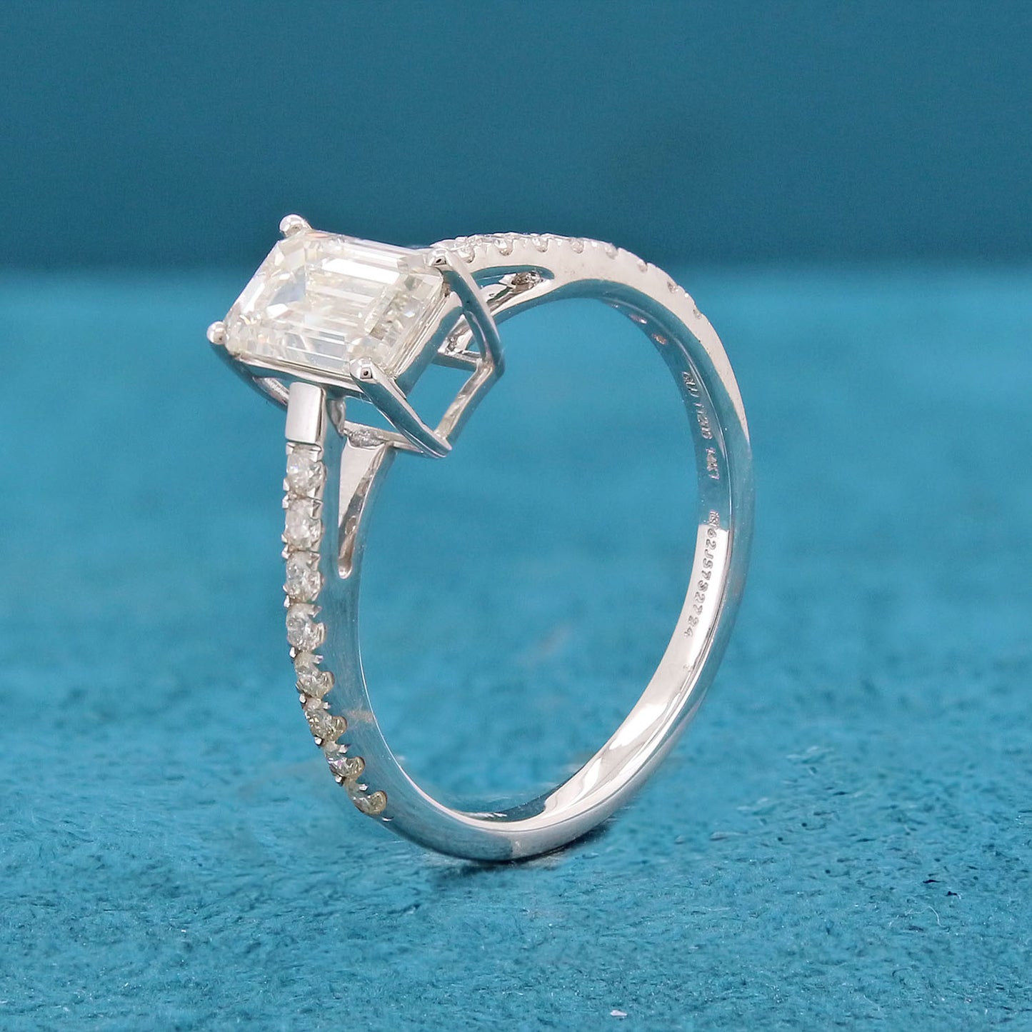 Eska Box Diamond Ring