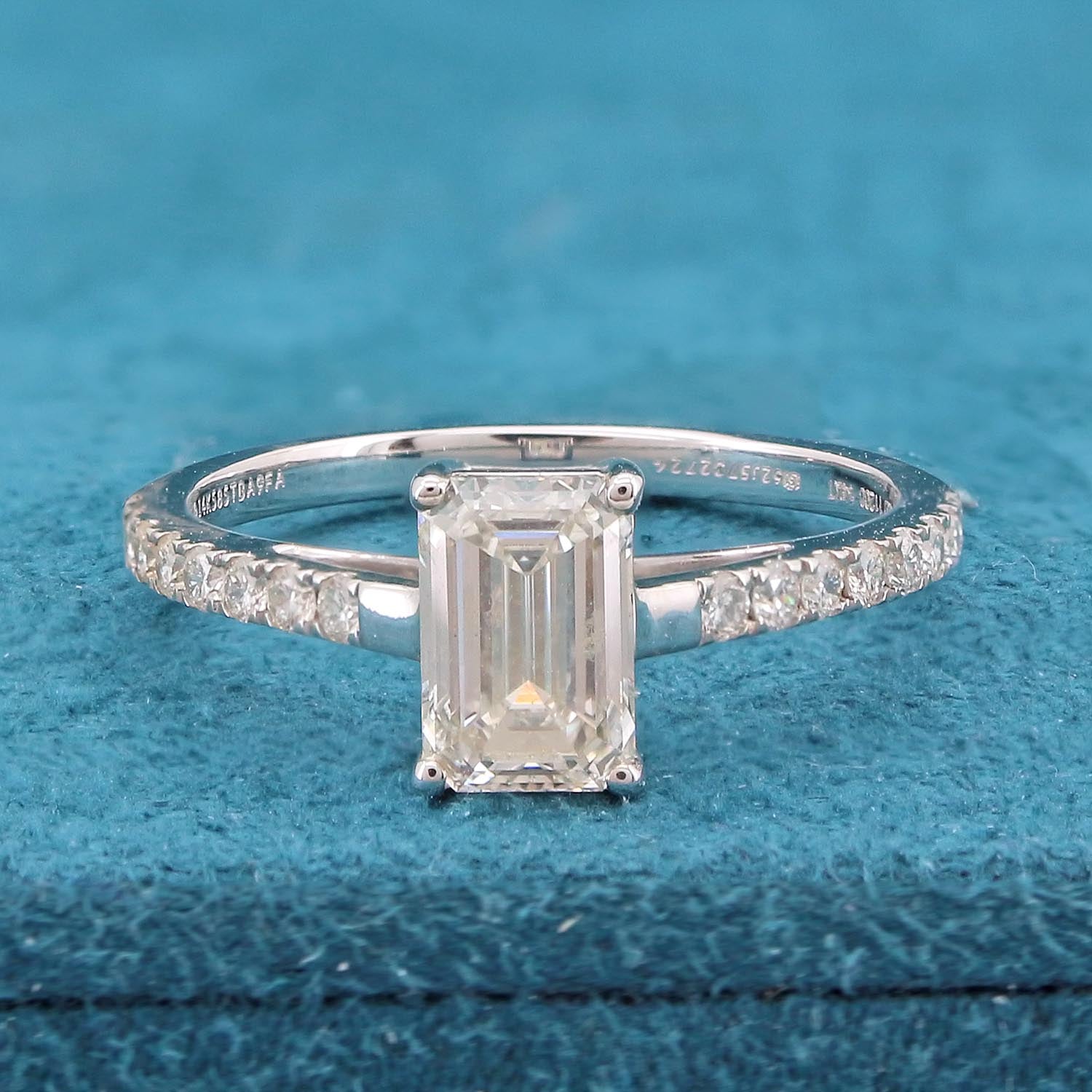 Eska Box Diamond Ring