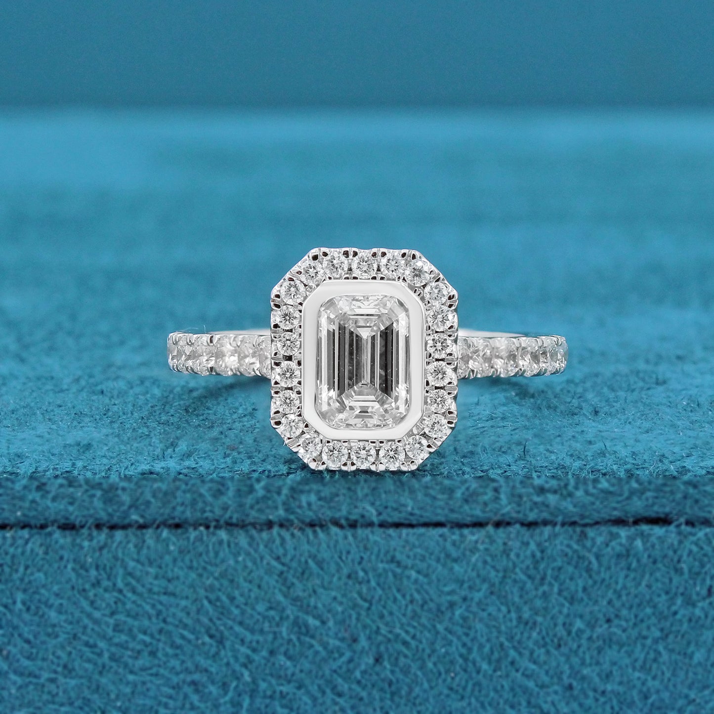 Inyra Halo Diamond Ring