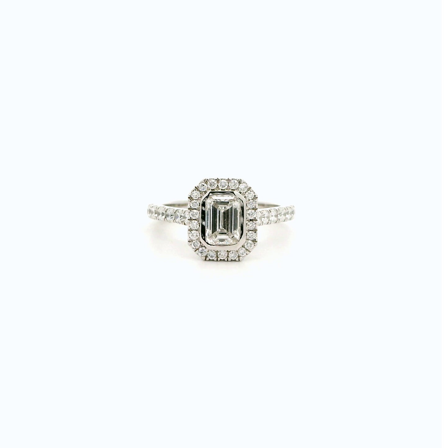 Inyra Halo Diamond Ring