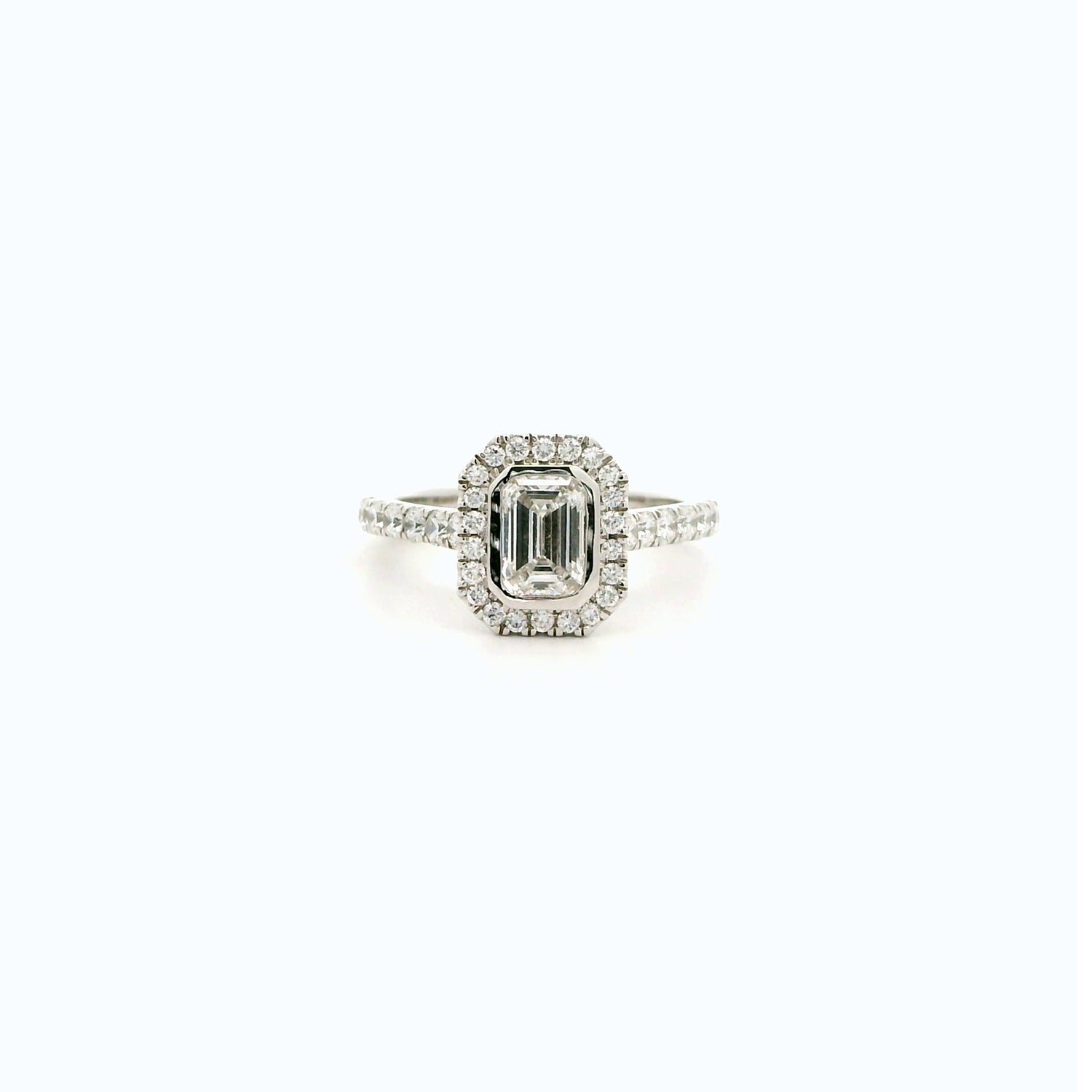 Inyra Halo Diamond Ring