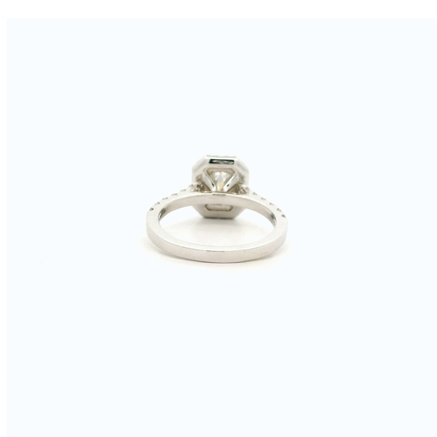 Inyra Halo Diamond Ring