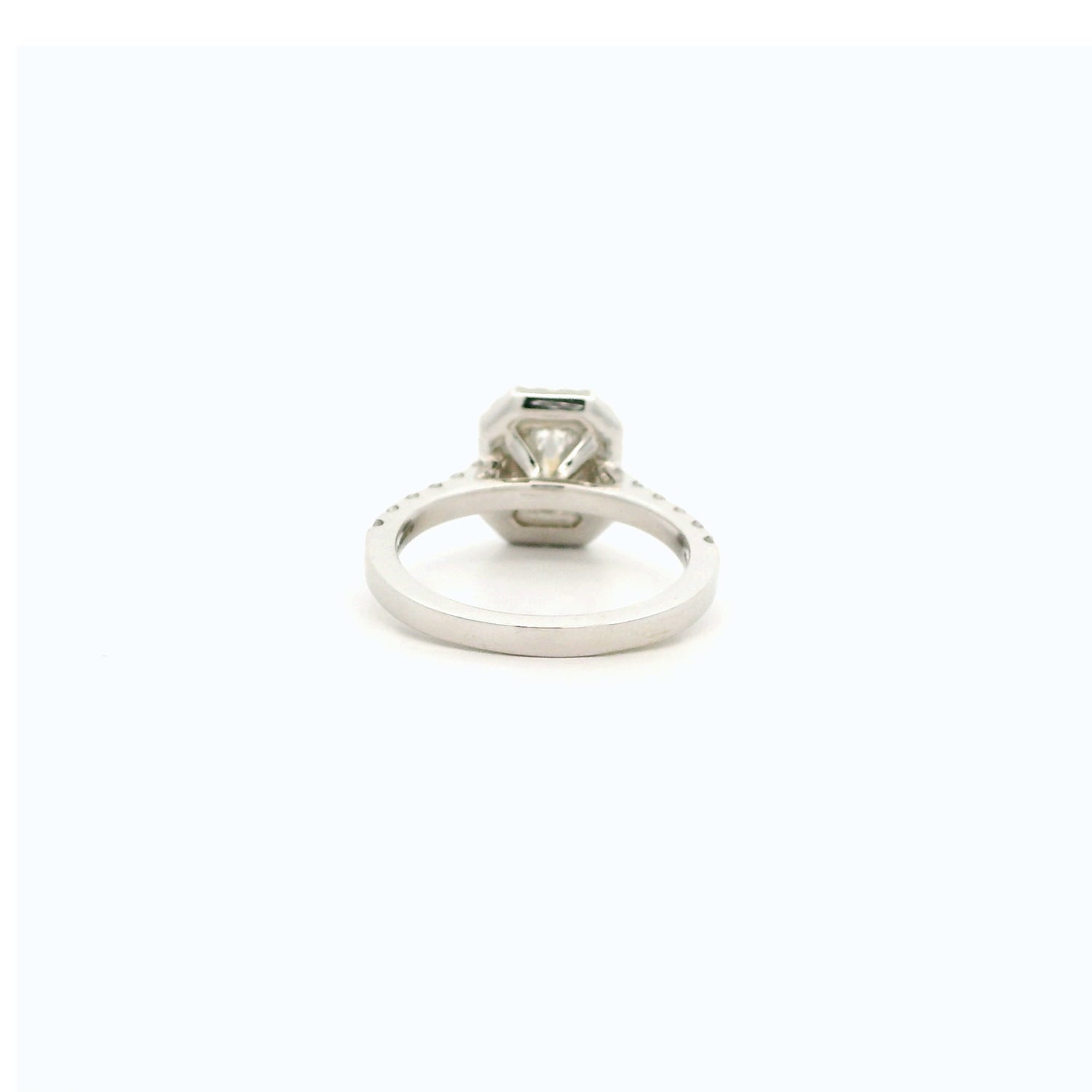 Inyra Halo Diamond Ring