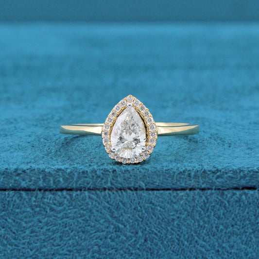 Vesa Halo Diamond Ring