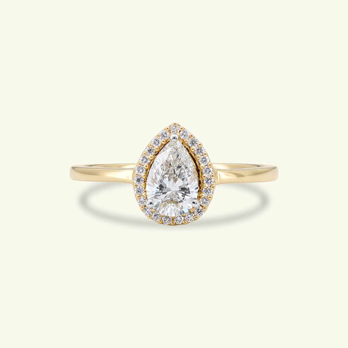 Vesa Halo Diamond Ring