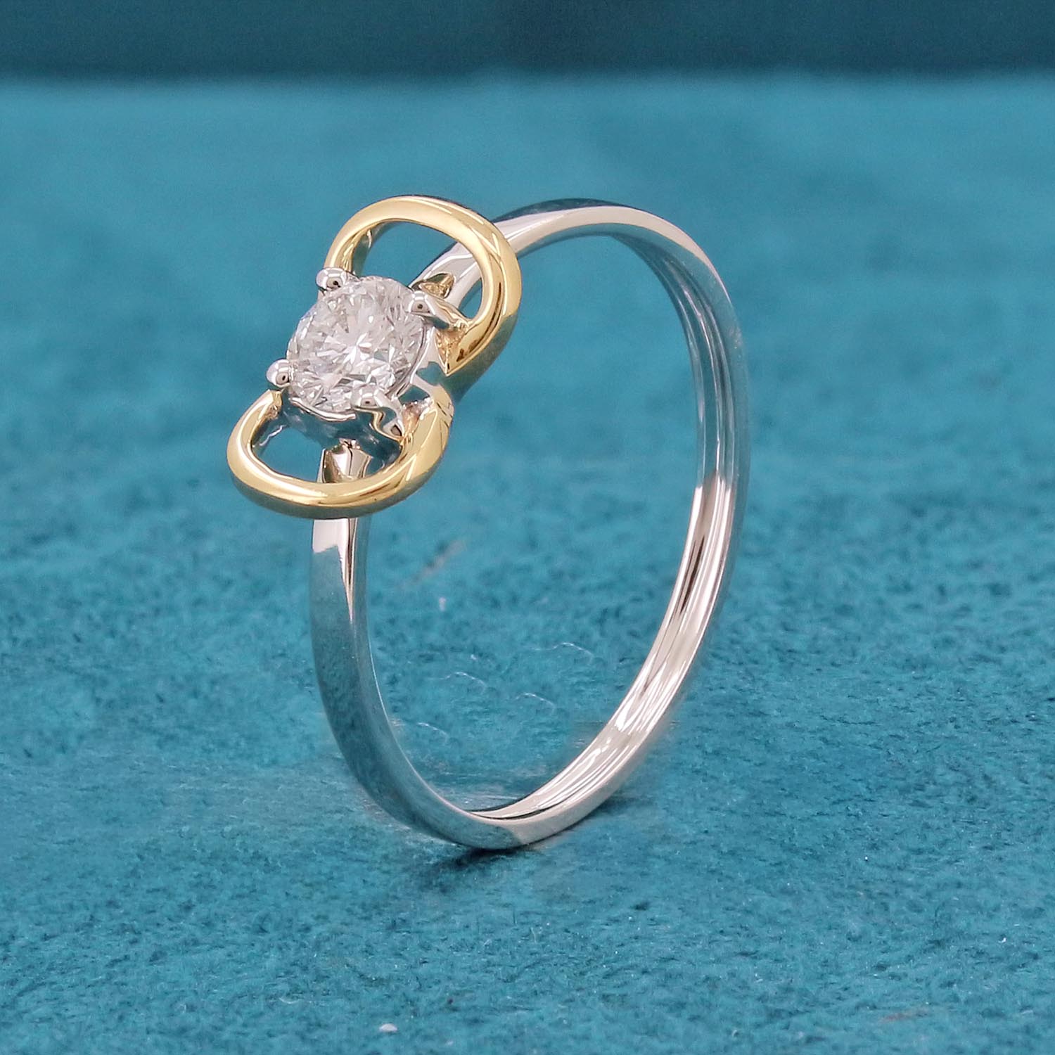 Velin Solitaire Diamond Ring