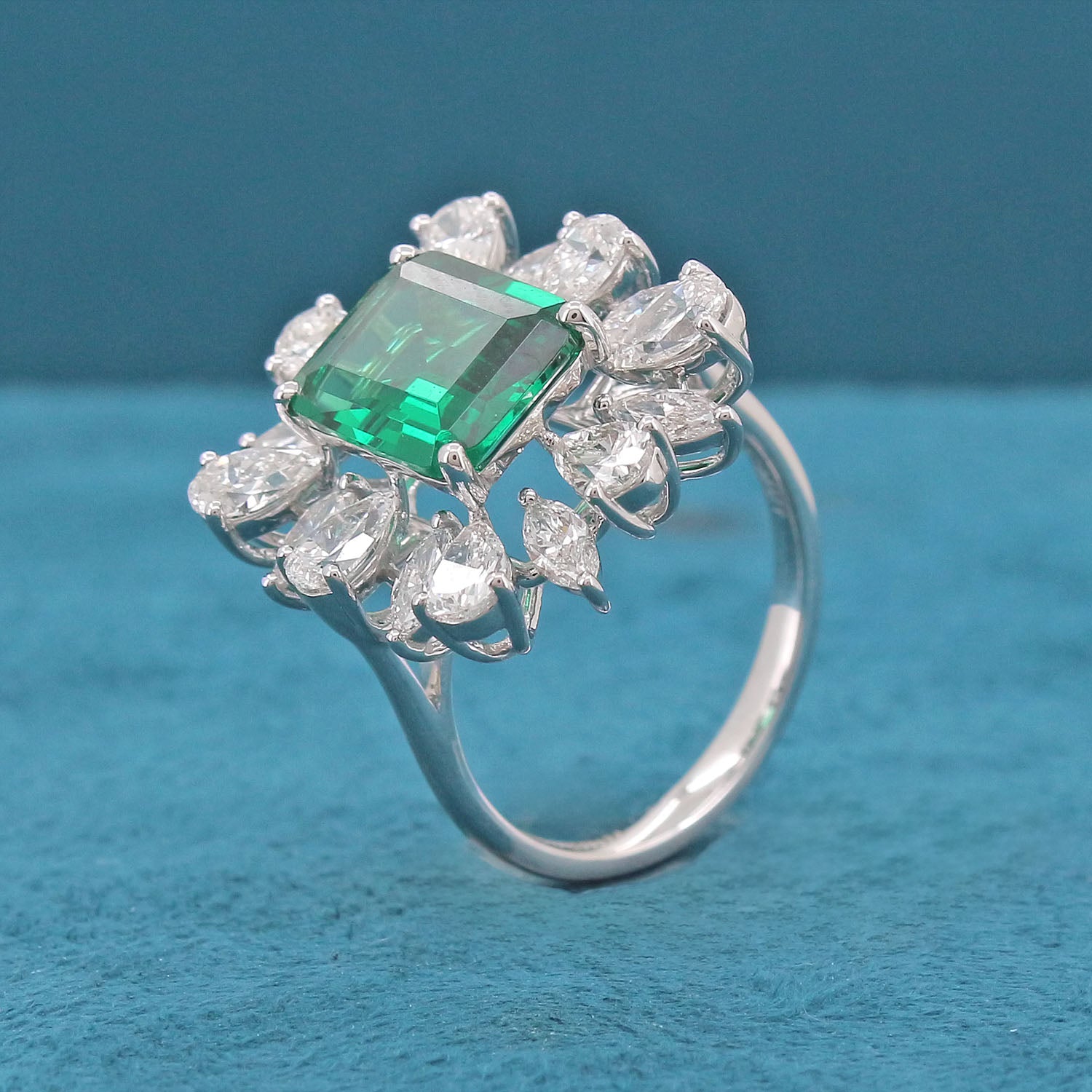 Faelis Diamond Ring
