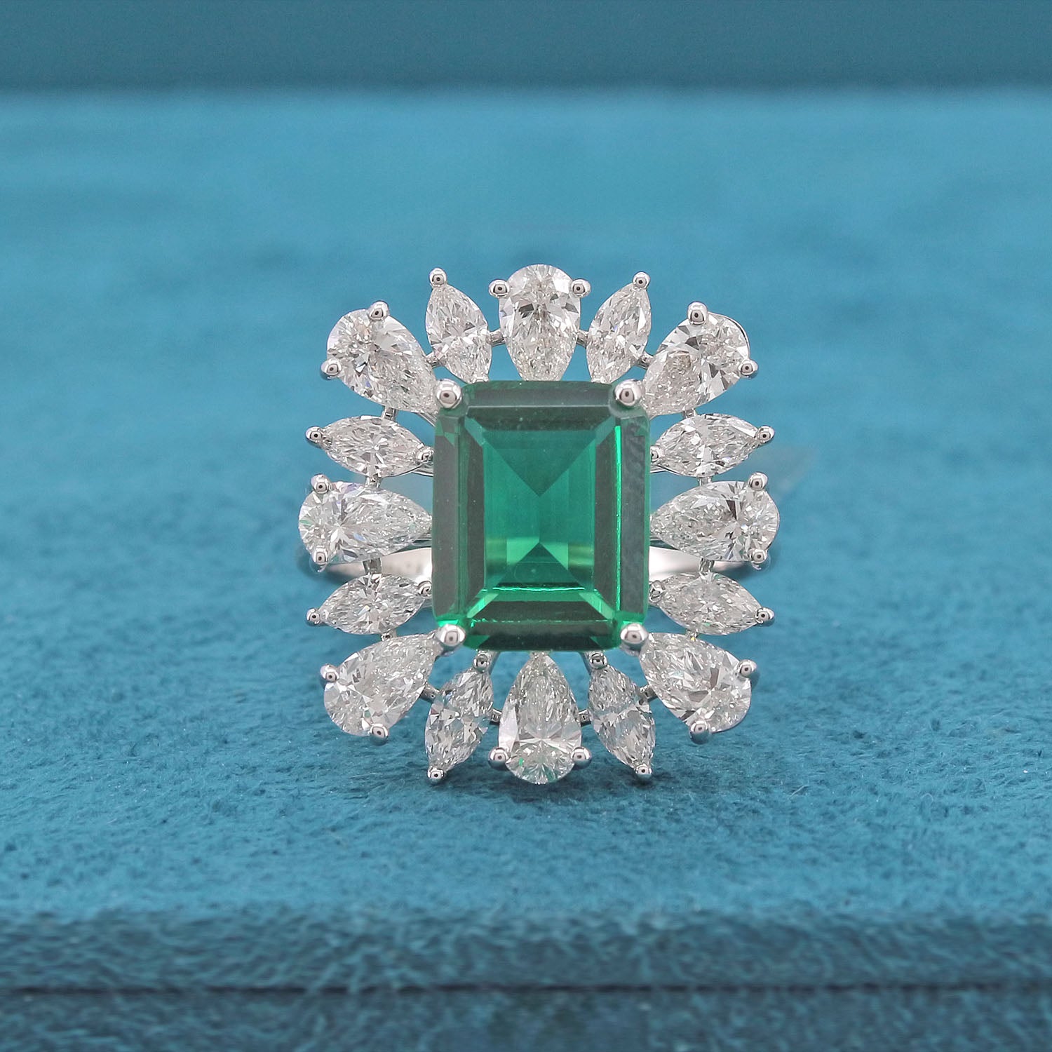 Faelis Diamond Ring