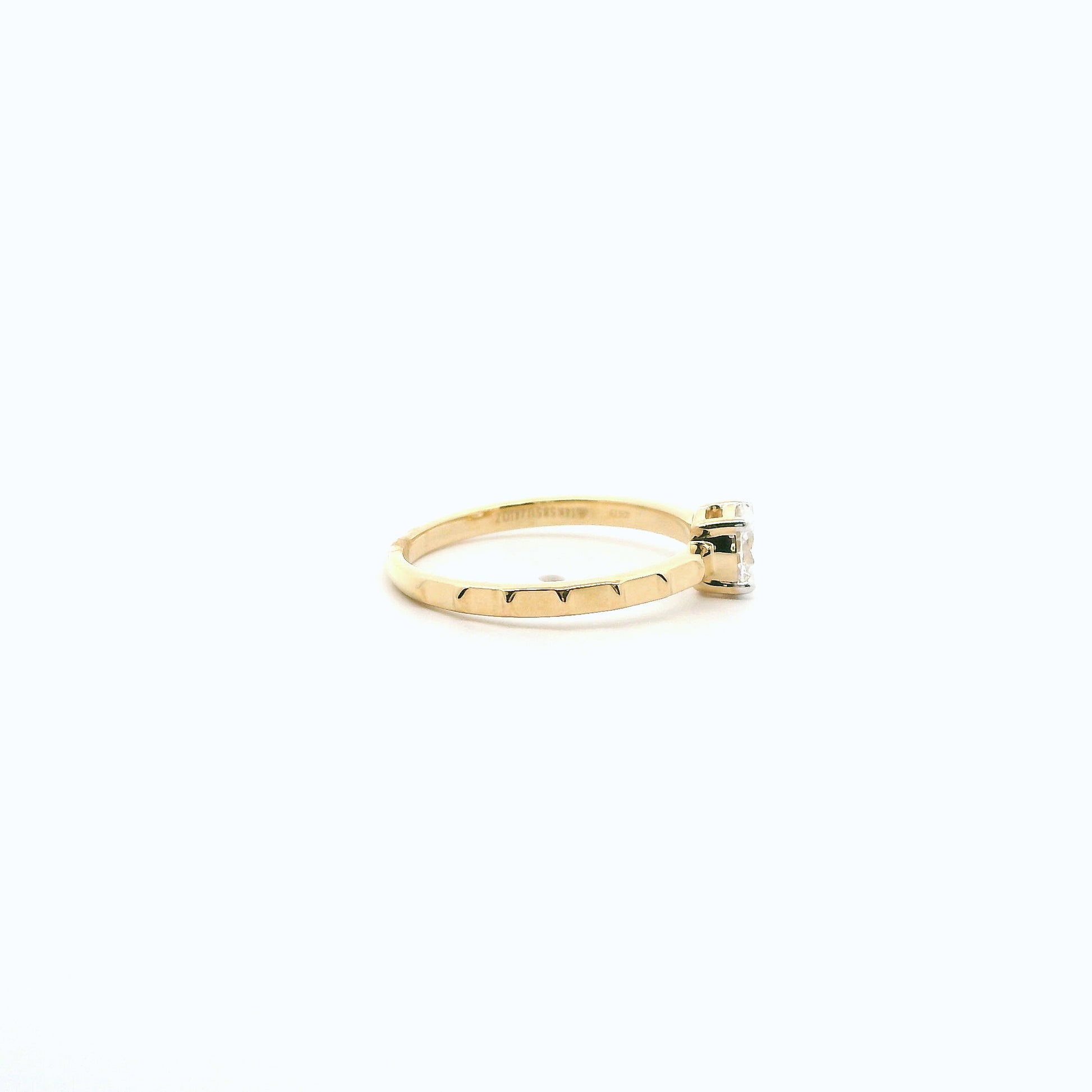 Arwen Solitaire Diamond Ring