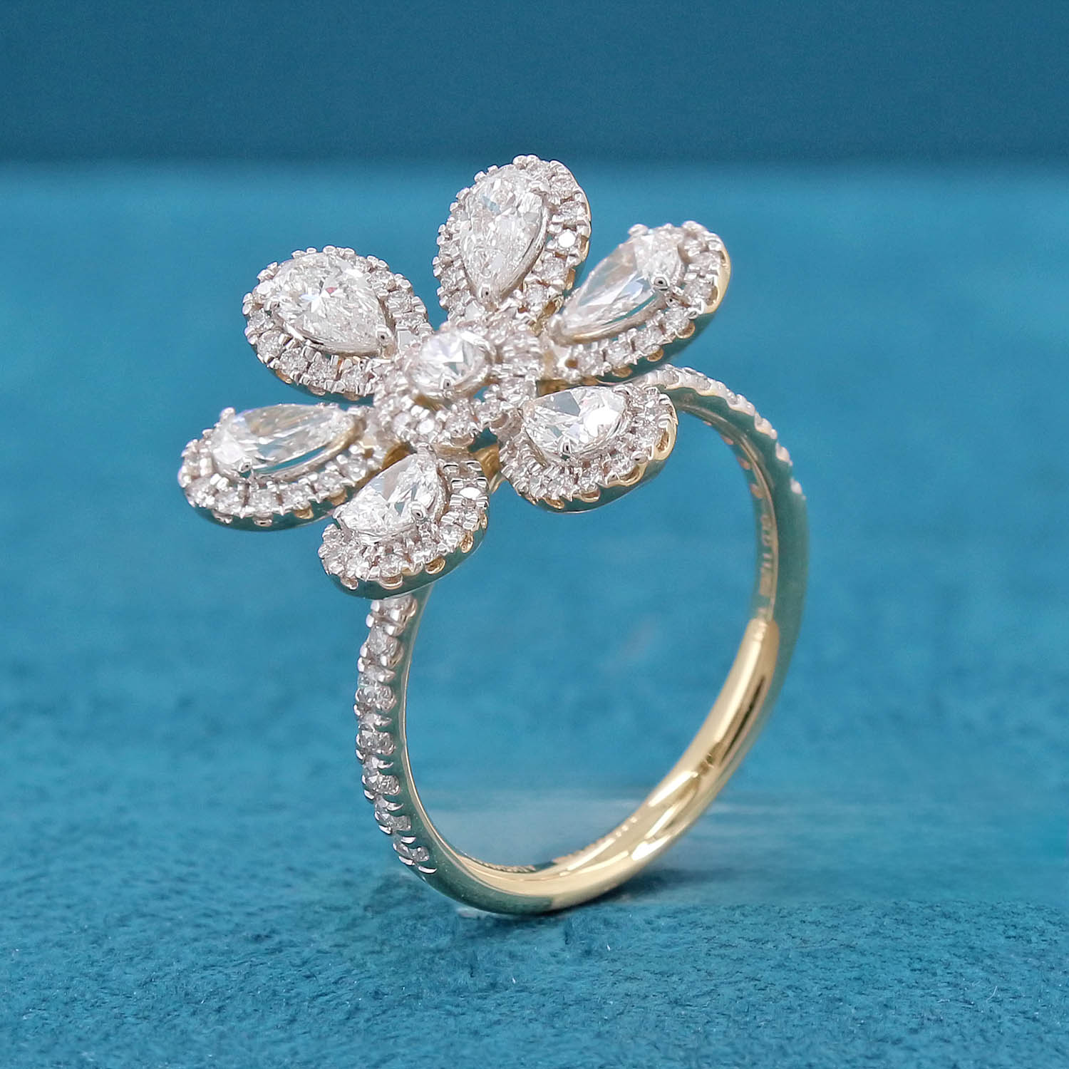 Thaisia Floral Diamond Ring