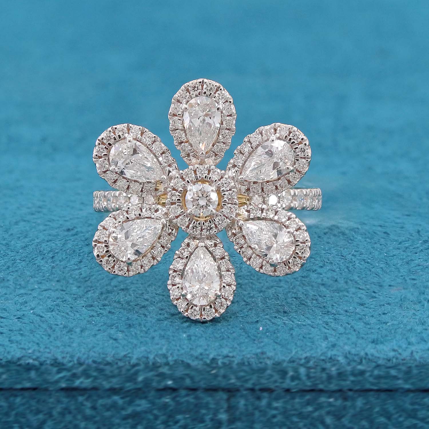 Thaisia Floral Diamond Ring