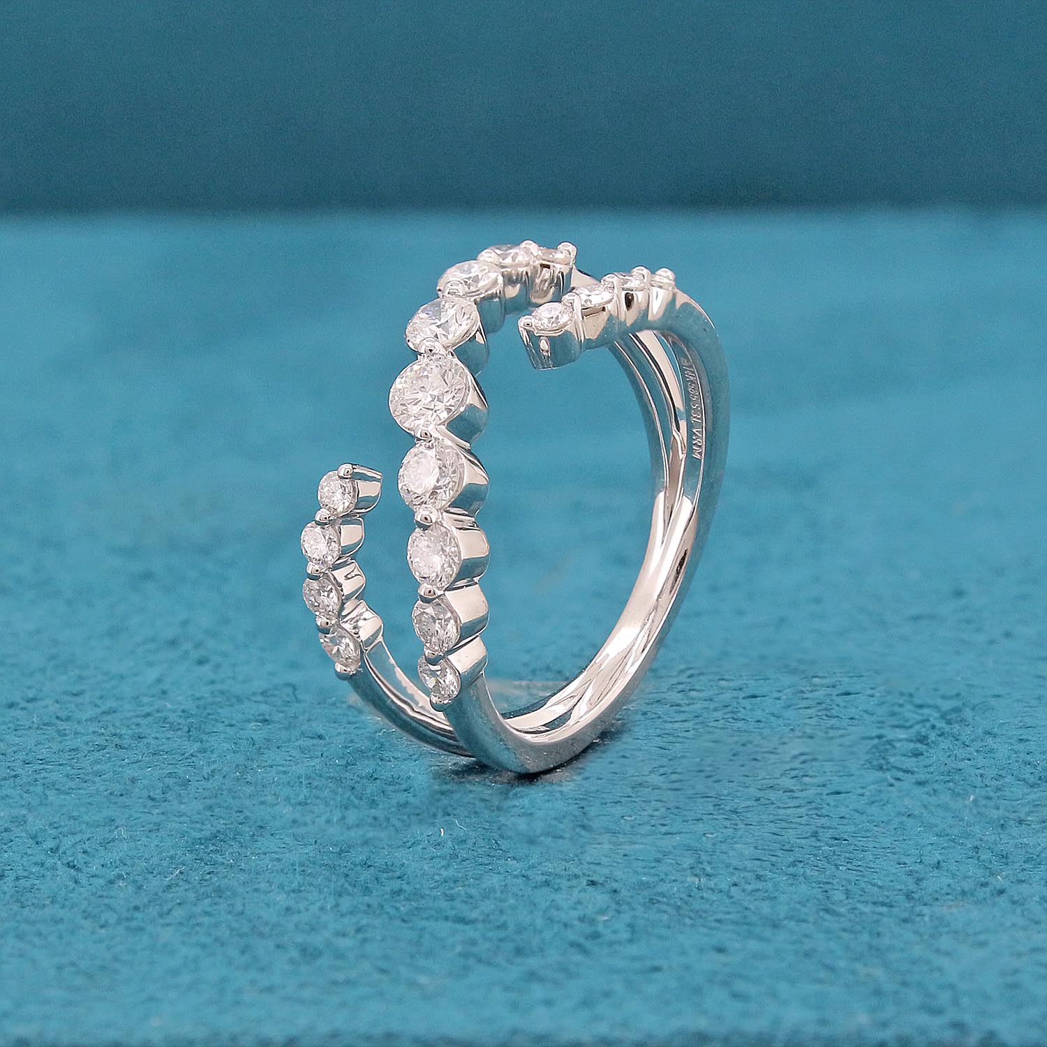 Ezara Scatter Diamond Ring