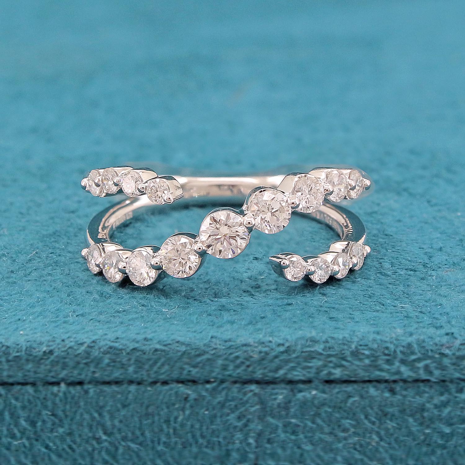 Ezara Scatter Diamond Ring