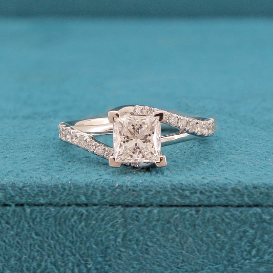 Veril Diamond Ring