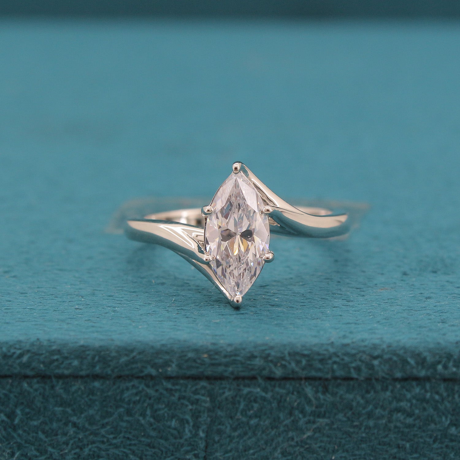 Mina Diamond Ring