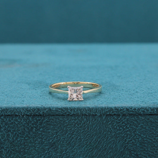 Nysa Solitaire Diamond Ring