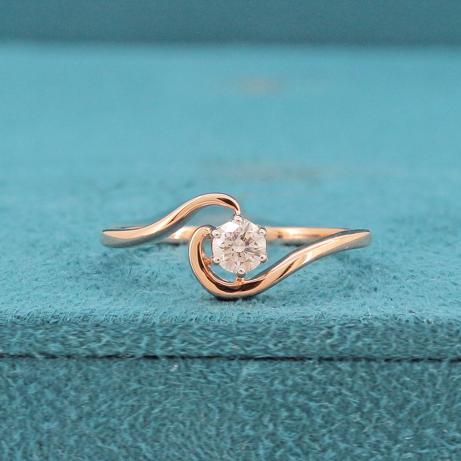 Aderyn Solitaire Scatter Diamond Ring