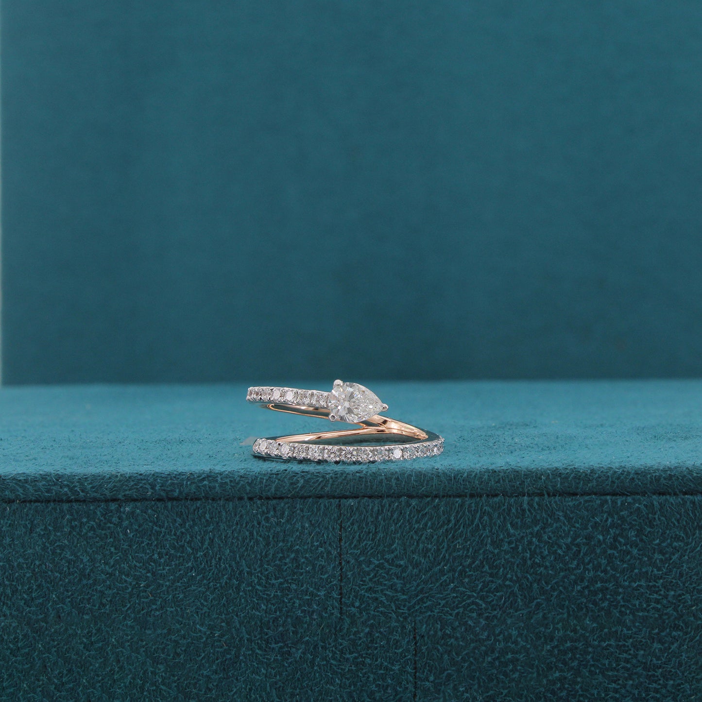 Arlevia Crest Diamond Ring