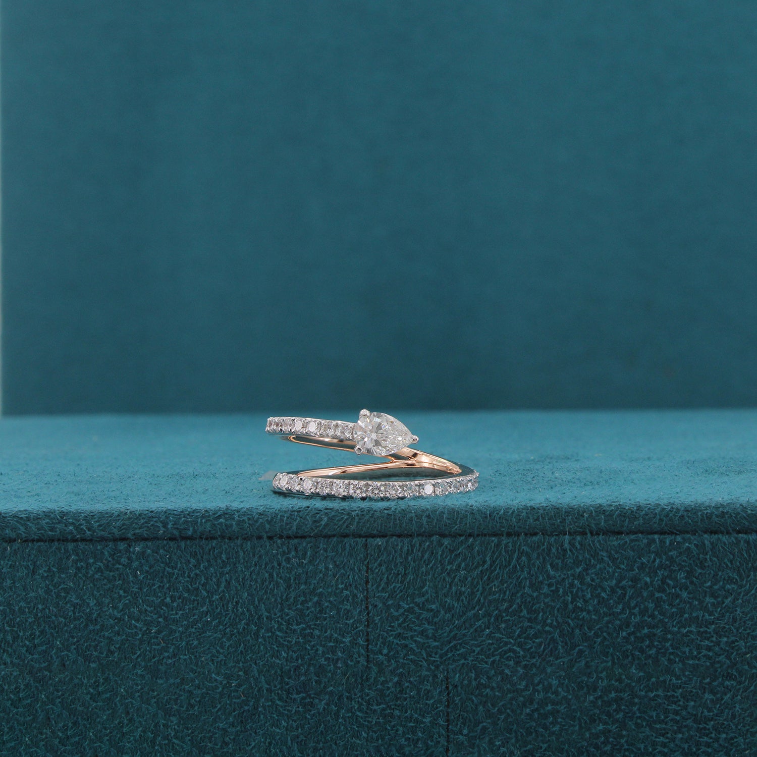 Arlevia Crest Diamond Ring