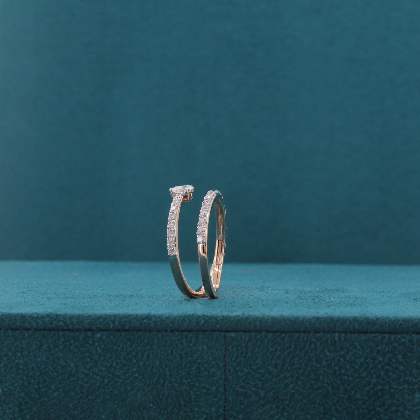 Arlevia Crest Diamond Ring