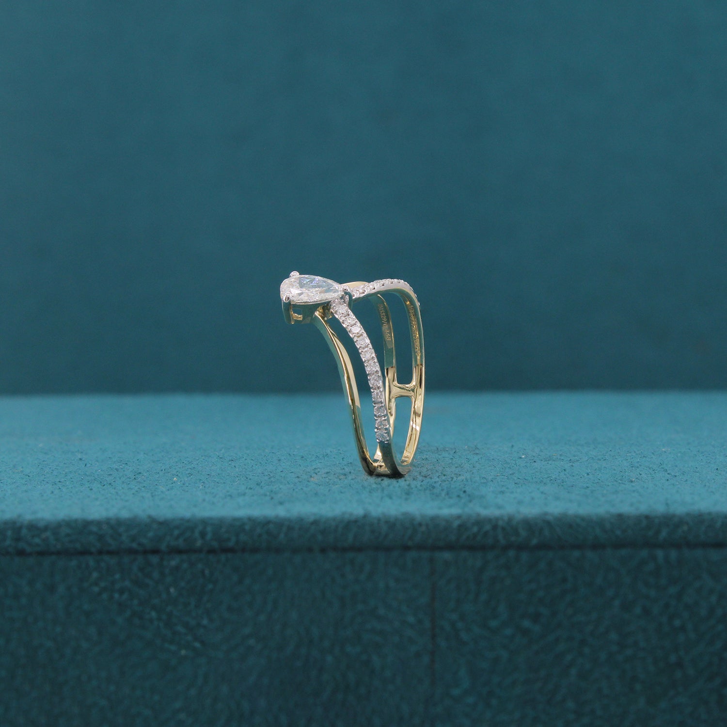 Veylora Flare Diamond Ring