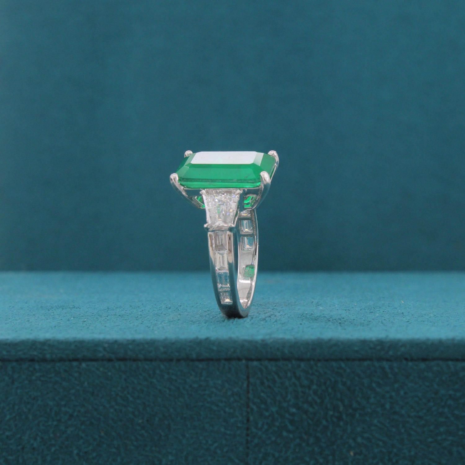 Celira Glow Diamond Ring