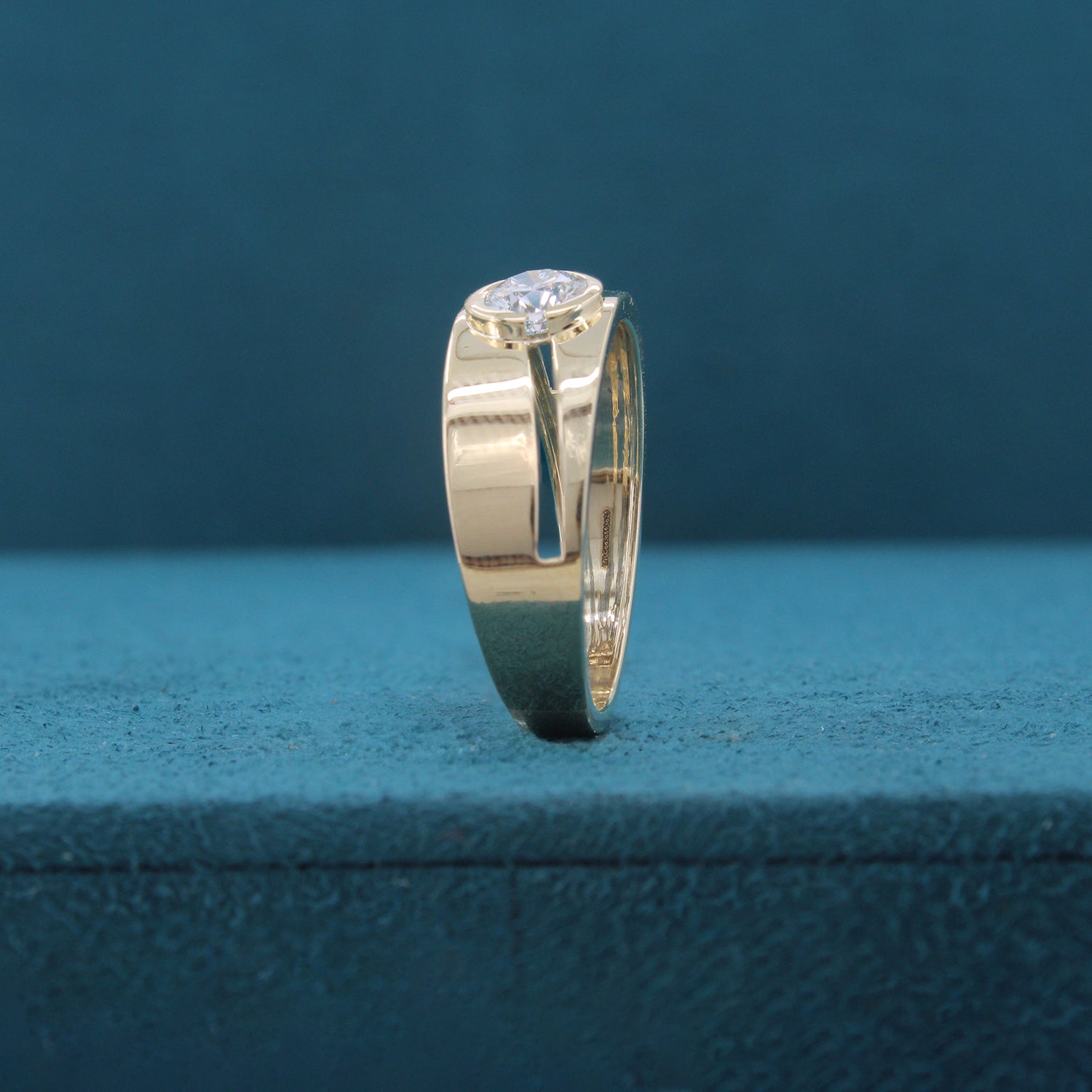 Avelyn Solitaire Diamond Ring