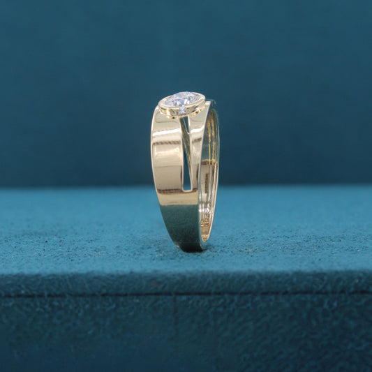 Avelyn Solitaire Diamond Ring