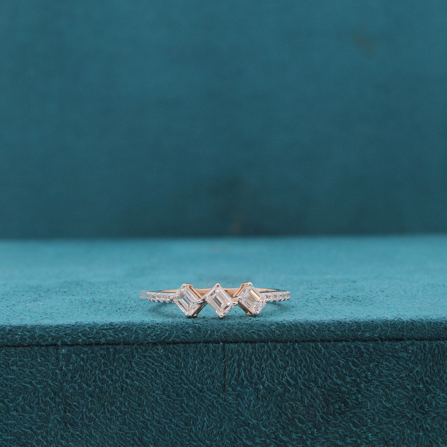 Nayela Crest Diamond Ring