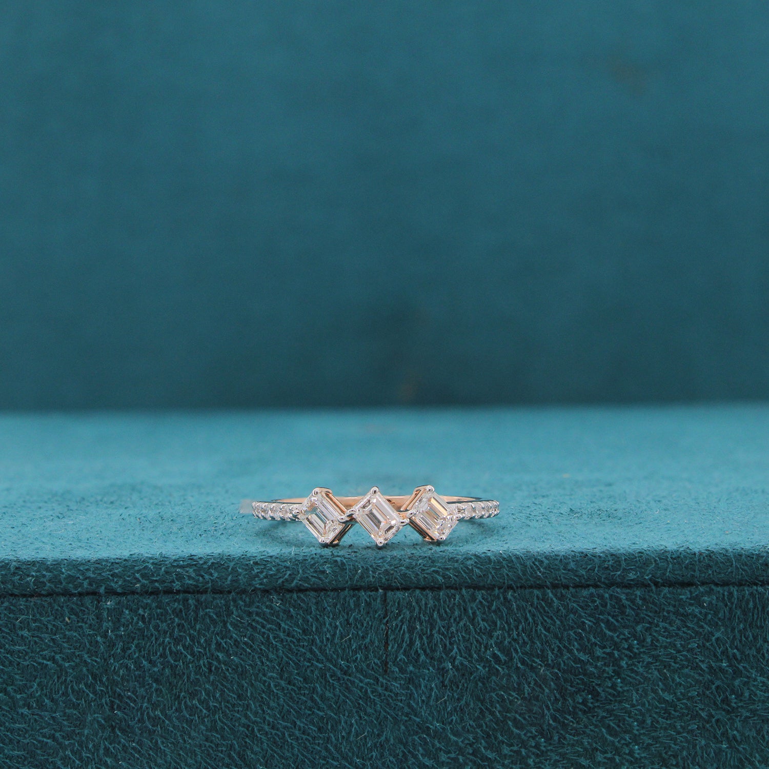 Nayela Crest Diamond Ring