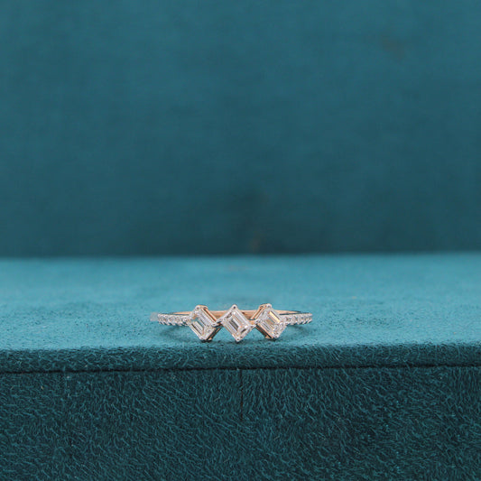 Nayela Crest Diamond Ring