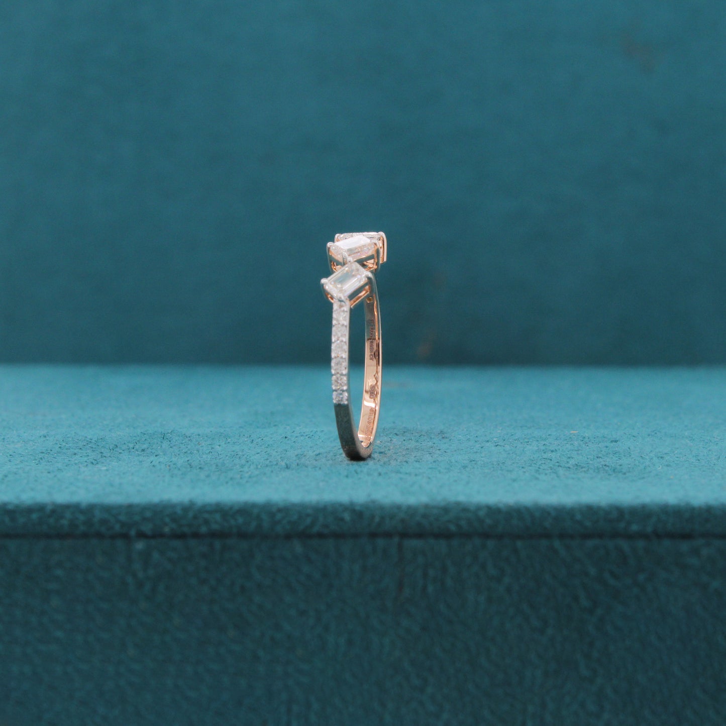 Nayela Crest Diamond Ring