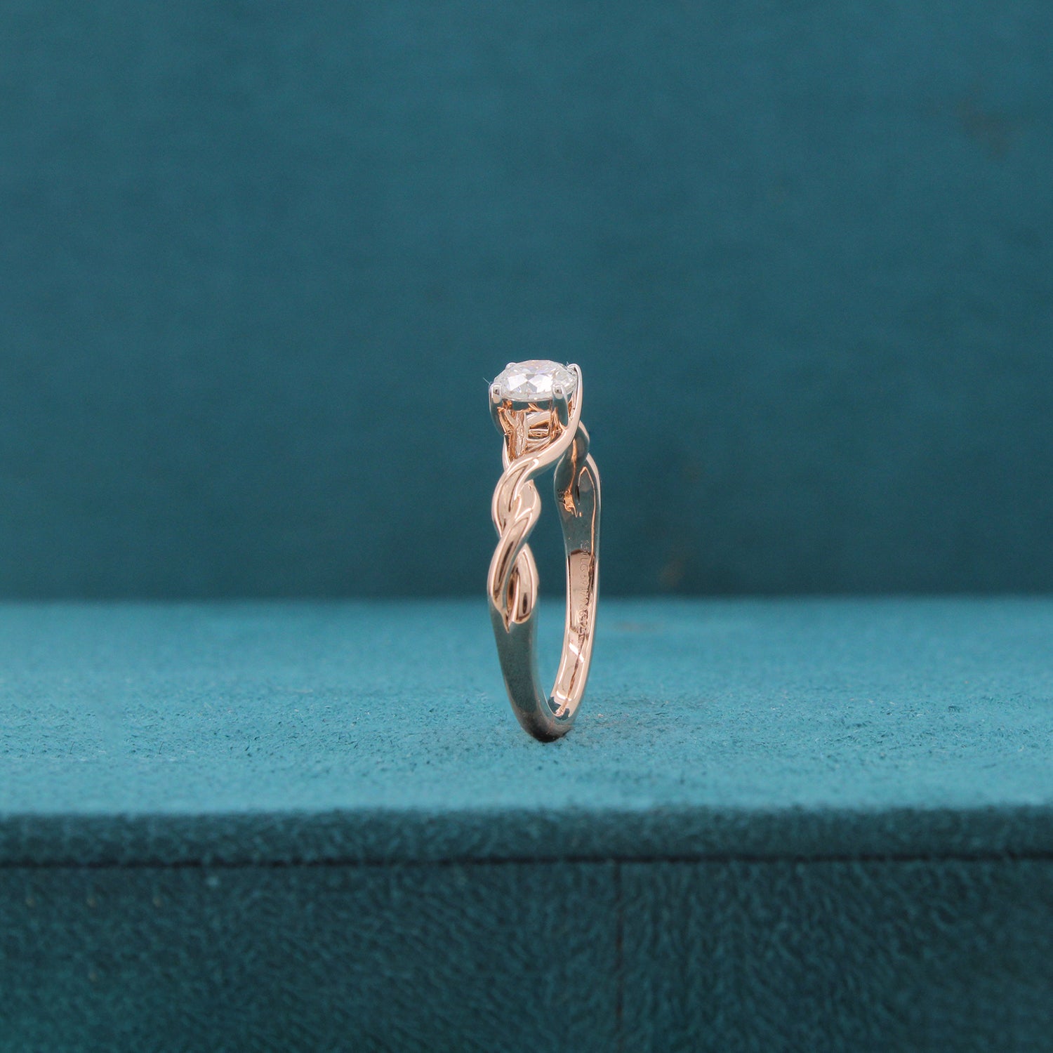 Luvina Modern Diamond Ring