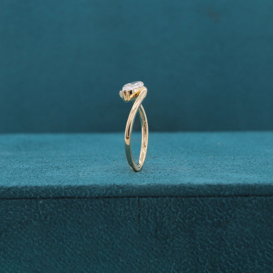 Aurina Solitaire Diamond Ring