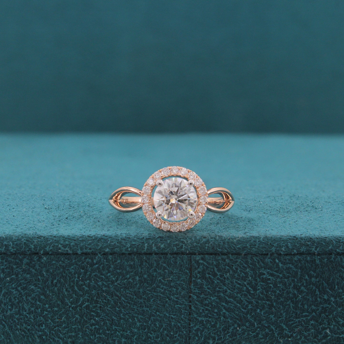 Lureva Crest Diamond Solitaire Ring