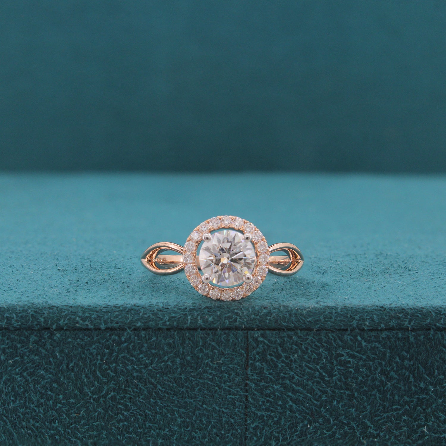 Lureva Crest Diamond Solitaire Ring