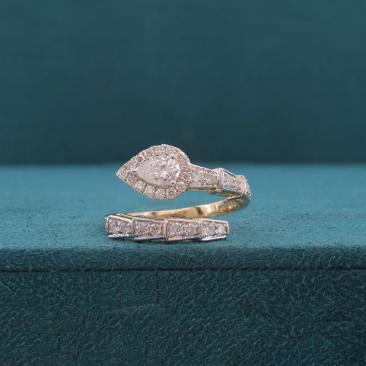 Savelle Crest Diamond Ring