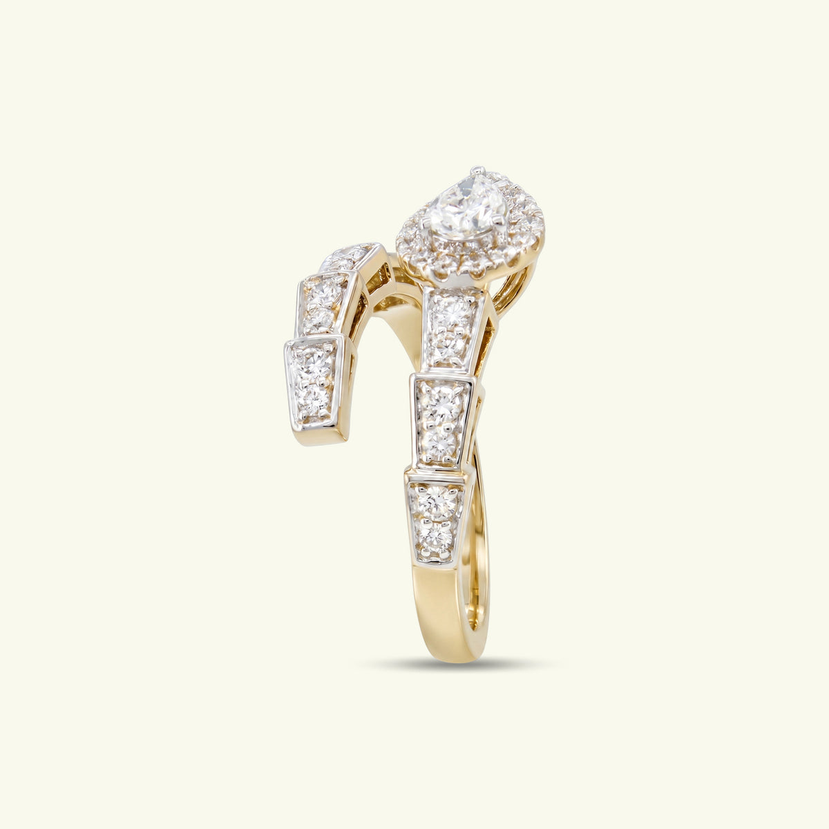 Savelle Crest Diamond Ring