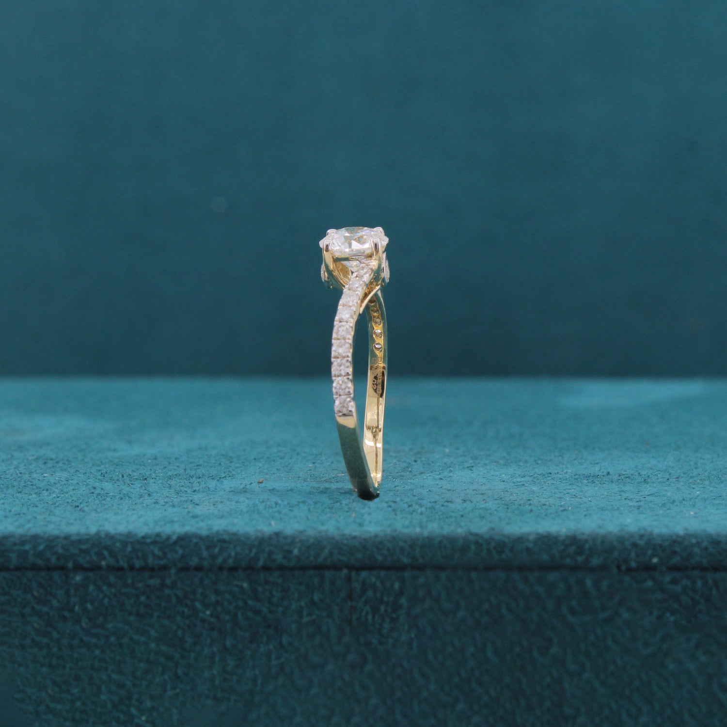 Elyria Vale Diamond Ring