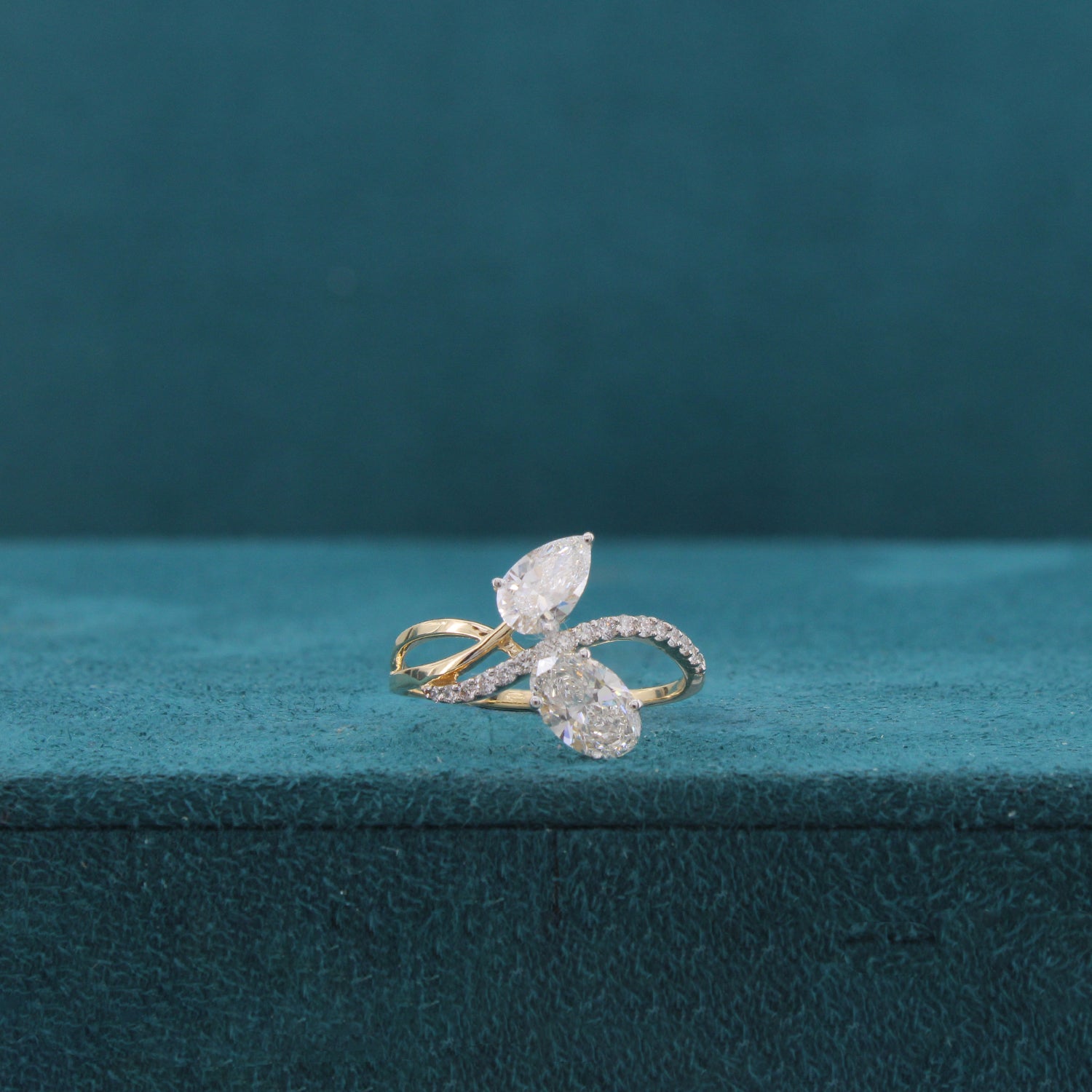 Avyra Crest Diamond Solitaire Ring