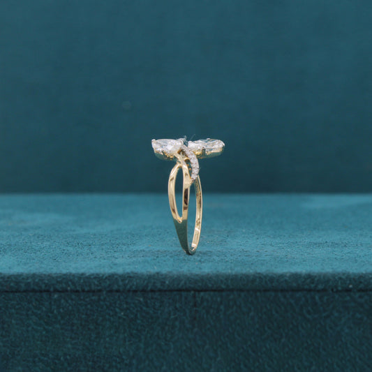 Avyra Crest Diamond Solitaire Ring